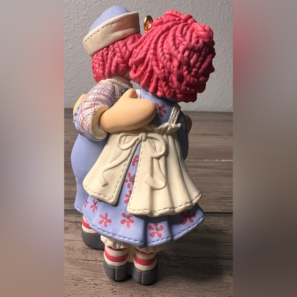 Hallmark Keepsake NEW 2004 “Holiday Hug” Raggedy Ann & Andy Christmas Ornament - Picture 7 of 10